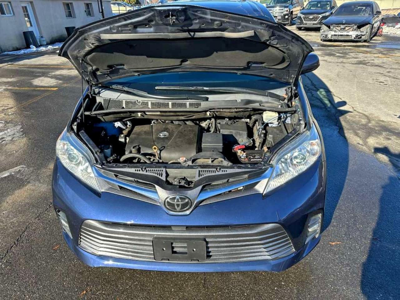 2020 TOYOTA SIENNA XLE photo 8