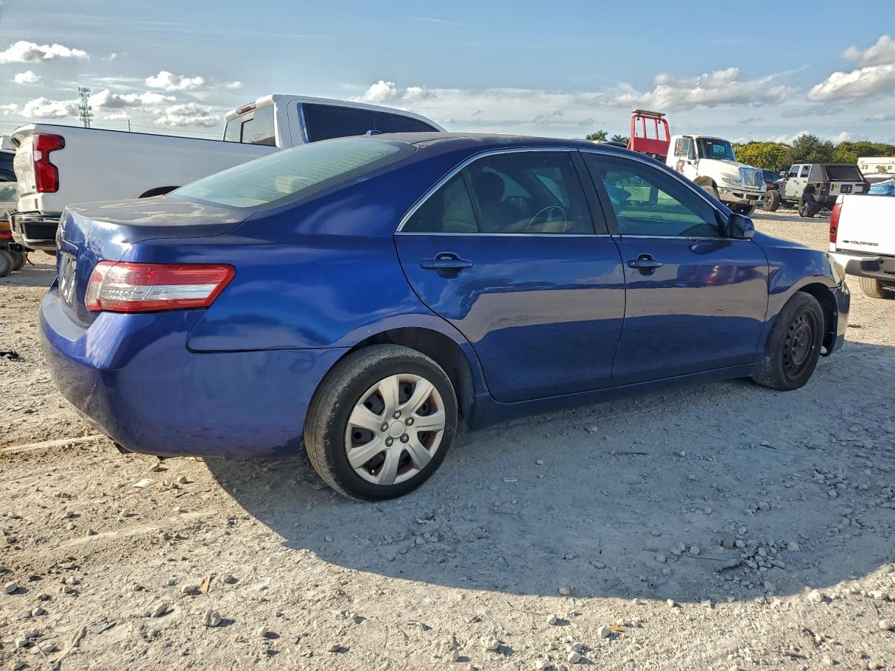 2011 TOYOTA CAMRY BASE photo 3