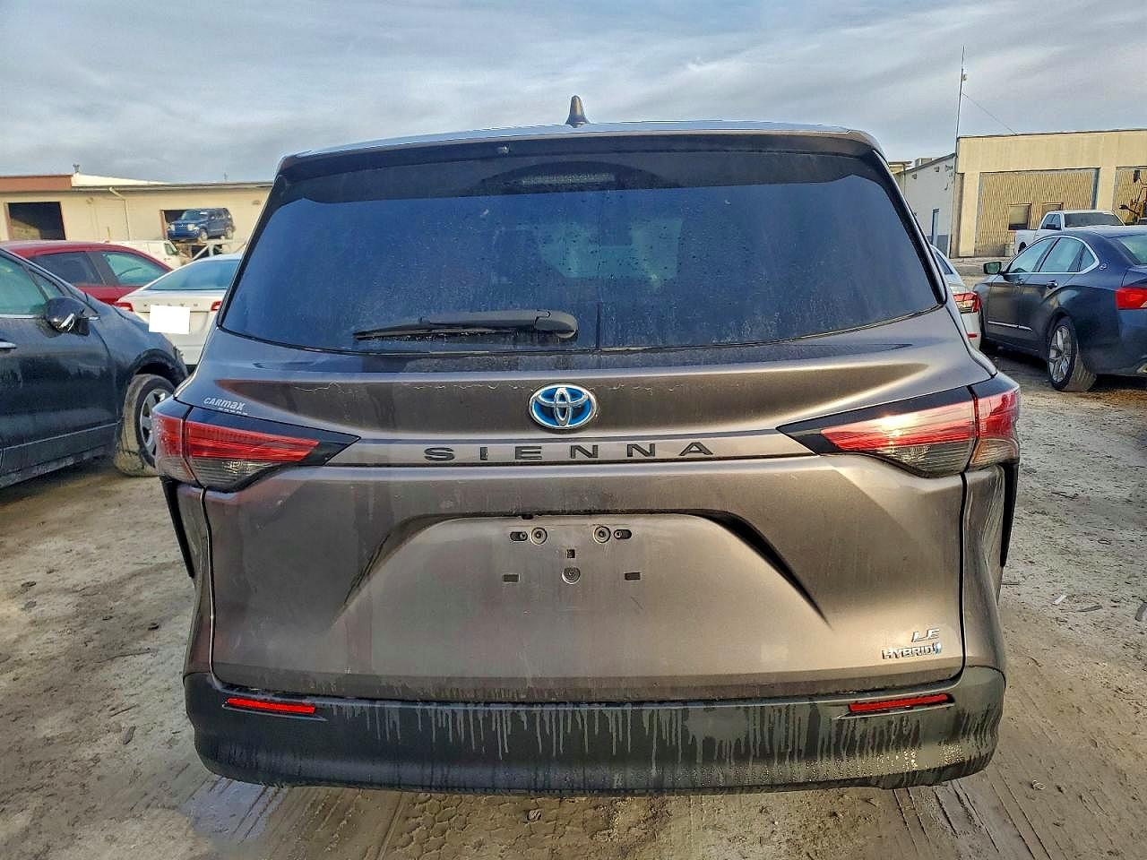 2022 TOYOTA SIENNA LE photo 6