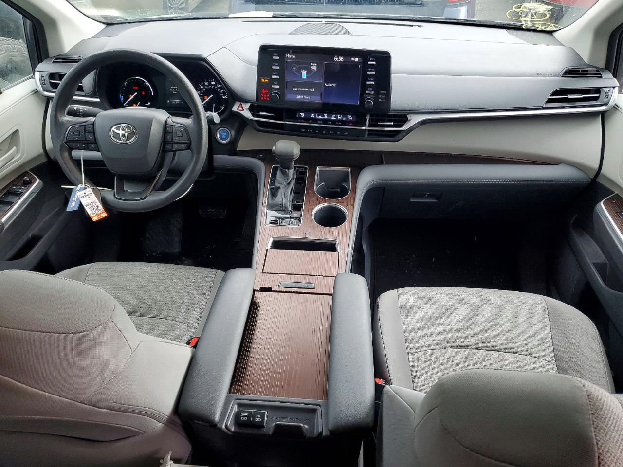 2022 TOYOTA SIENNA LE photo 8