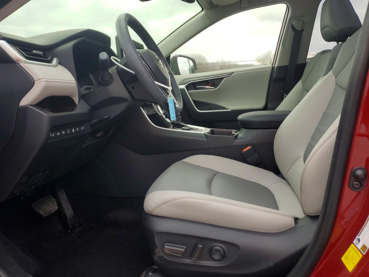 2025 TOYOTA RAV4 LIMITED photo 7
