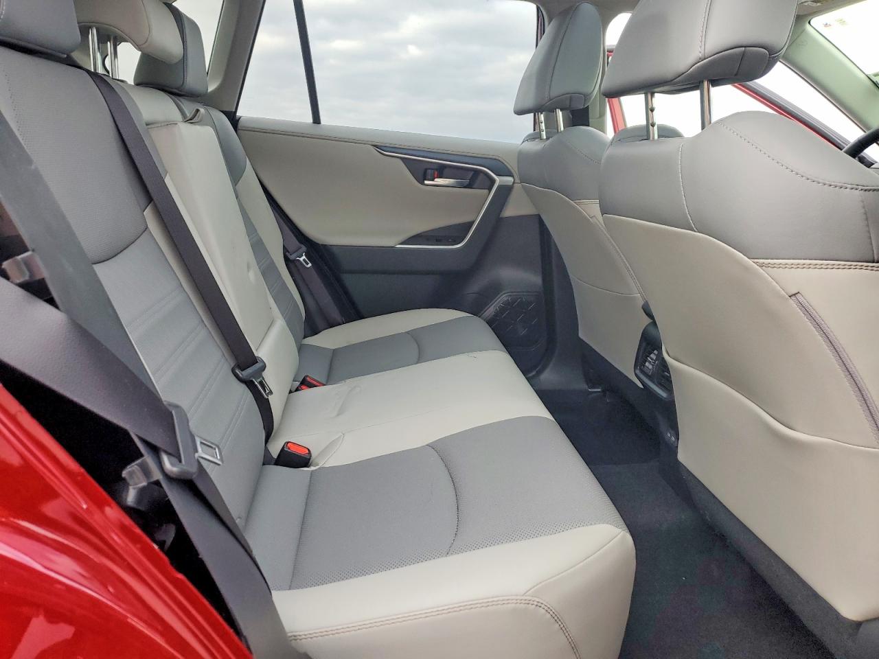 2025 TOYOTA RAV4 LIMITED photo 11