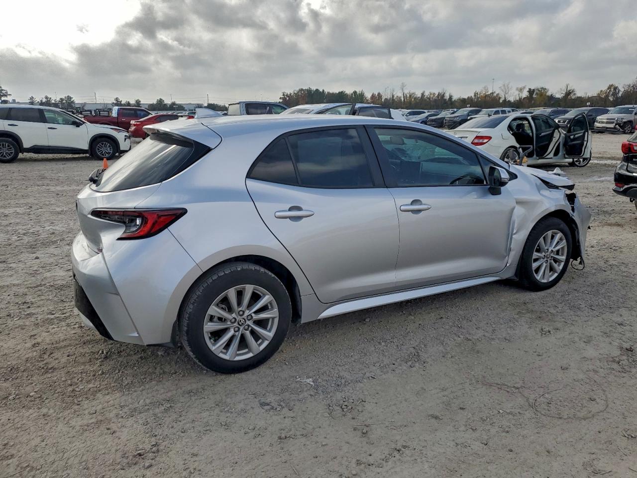 2025 TOYOTA COROLLA SE photo 3