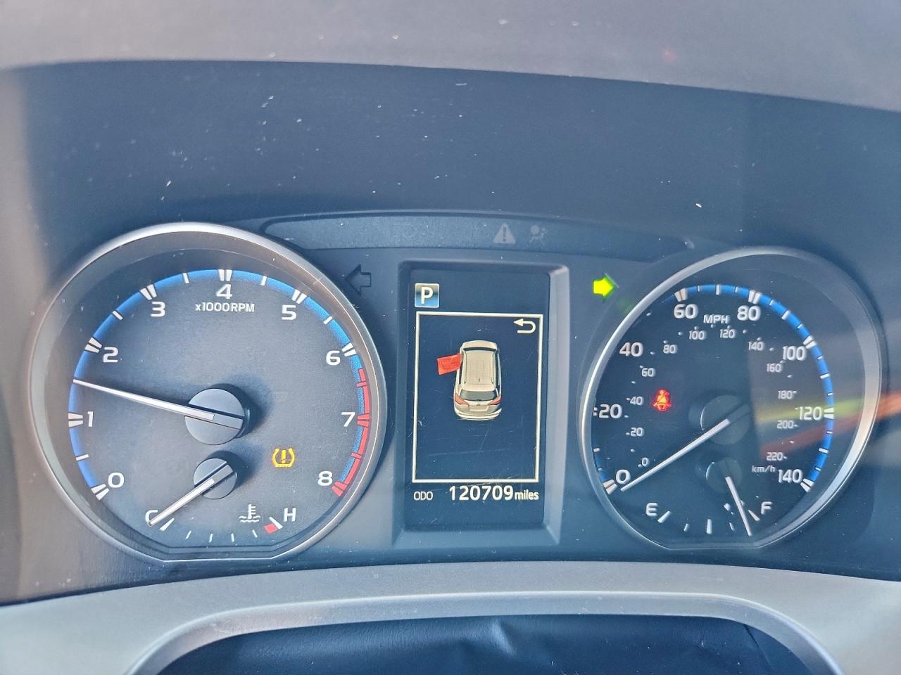 2017 TOYOTA RAV4 XLE photo 9