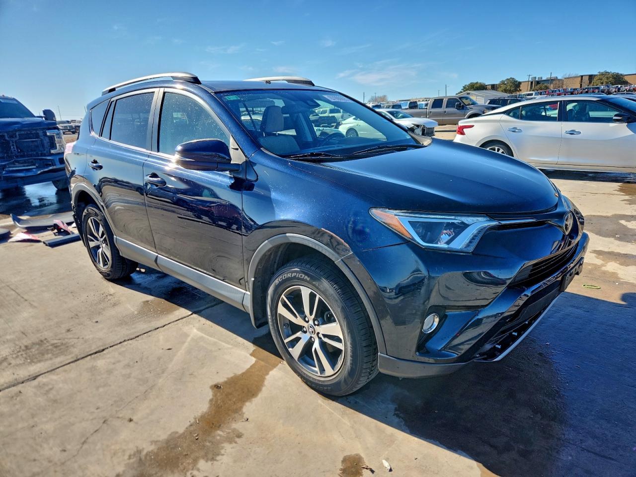 2017 TOYOTA RAV4 XLE photo 4