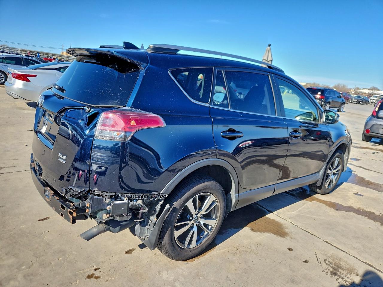 2017 TOYOTA RAV4 XLE photo 3