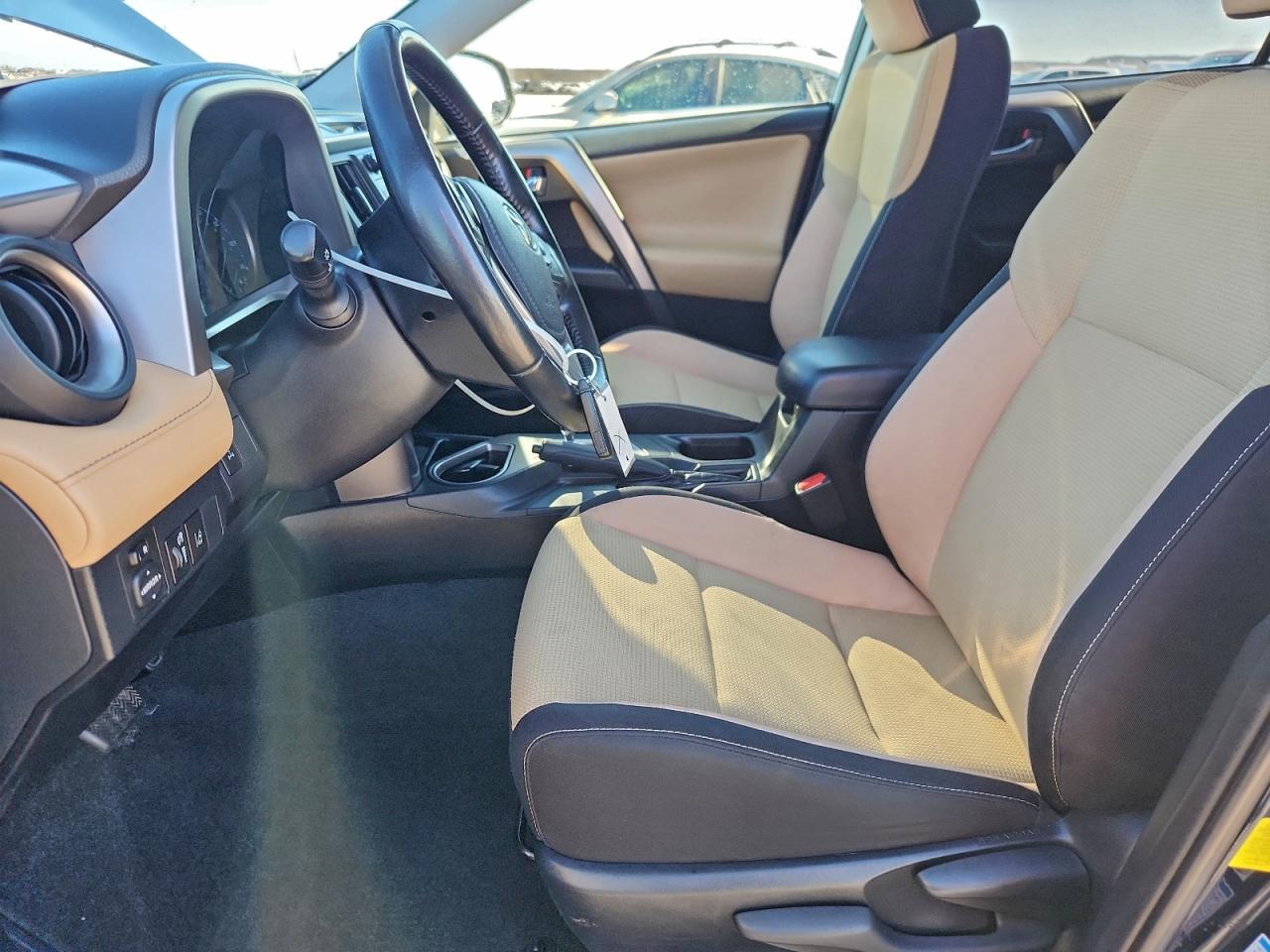 2017 TOYOTA RAV4 XLE photo 7