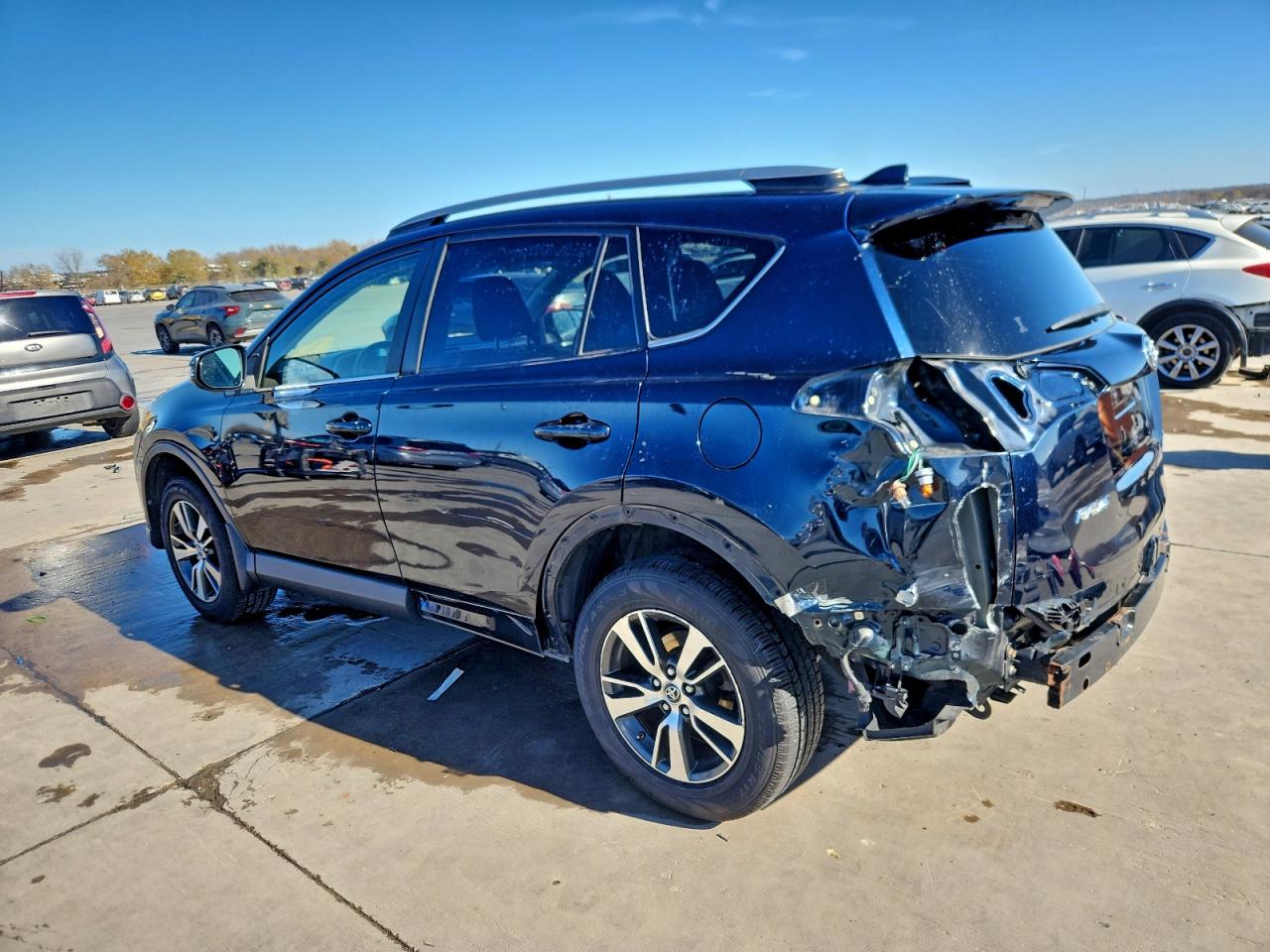 2017 TOYOTA RAV4 XLE photo 2
