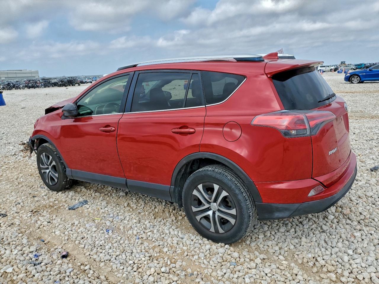 2016 TOYOTA RAV4 LE photo 2
