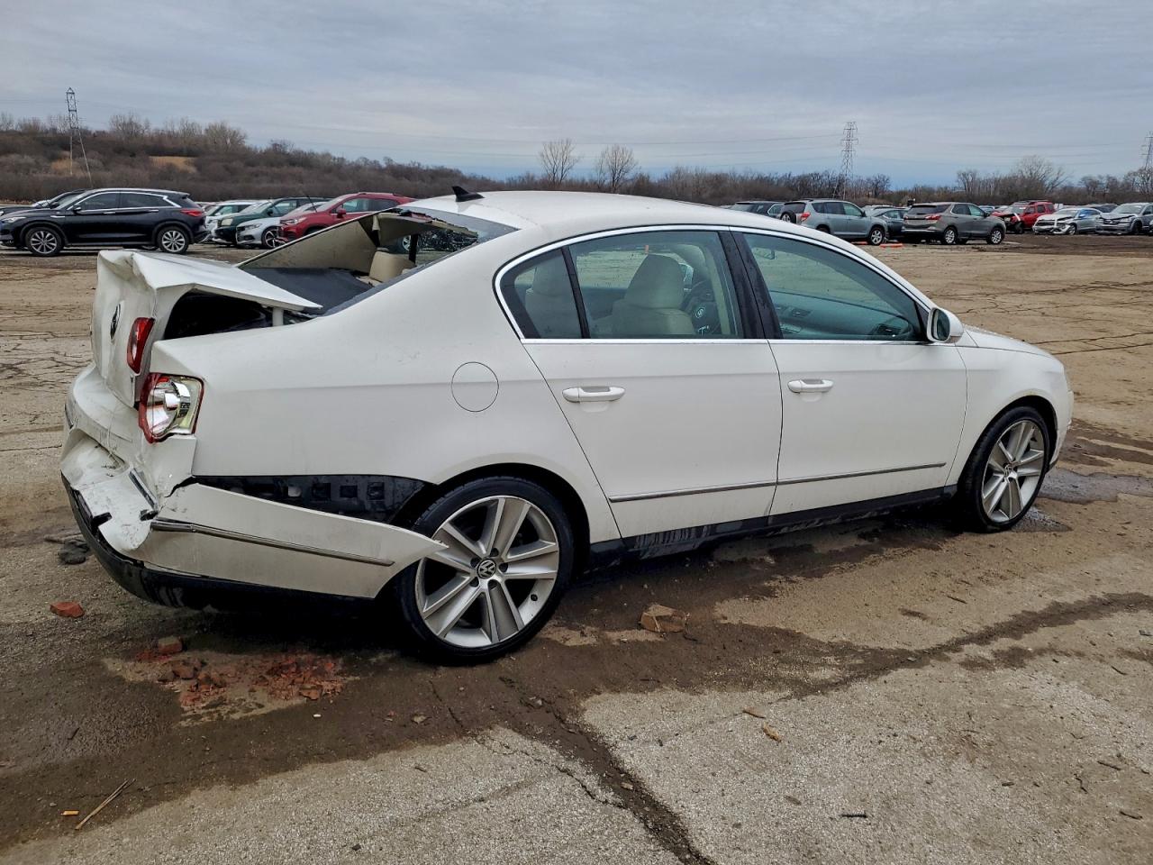 2010 VOLKSWAGEN PASSAT KOMFORT photo 3