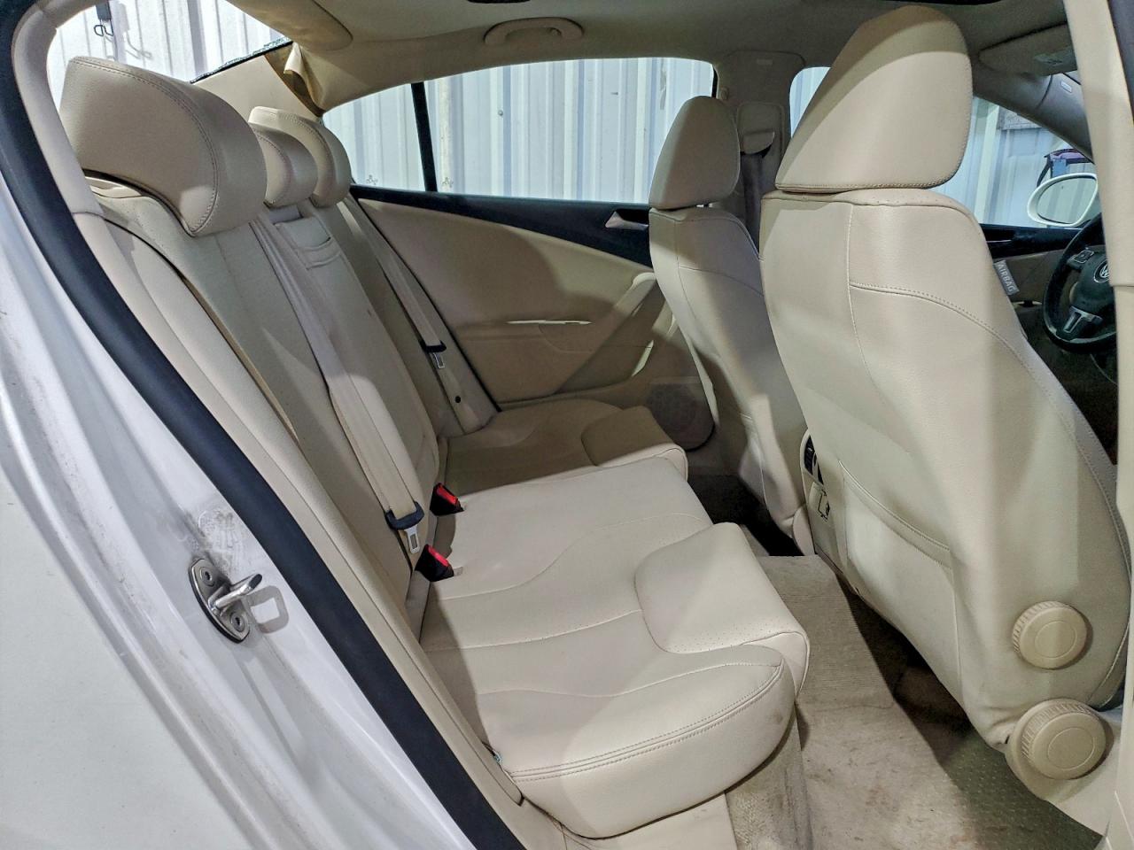 2010 VOLKSWAGEN PASSAT KOMFORT photo 10
