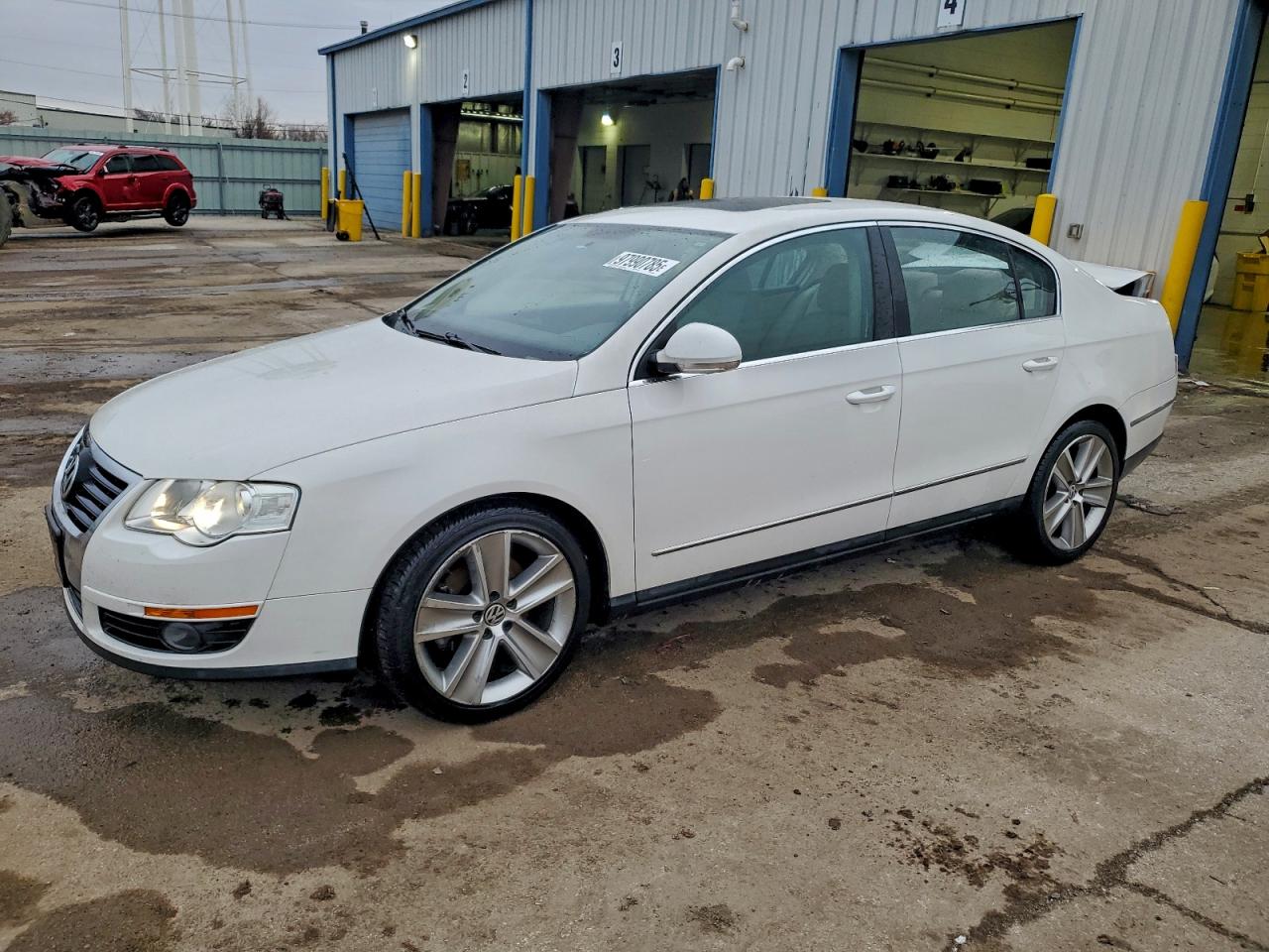 2010 VOLKSWAGEN PASSAT