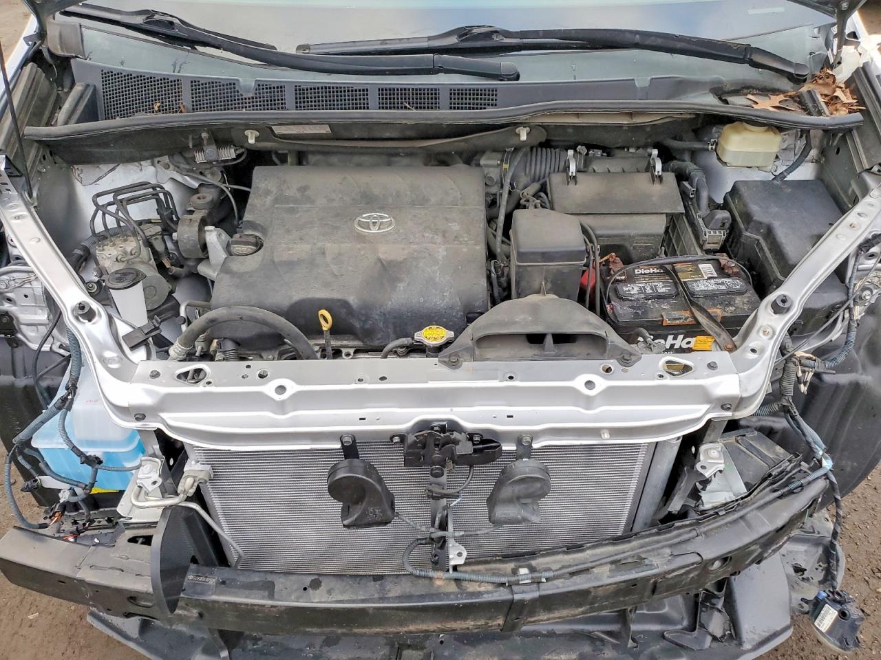 2015 TOYOTA SIENNA XLE photo 12