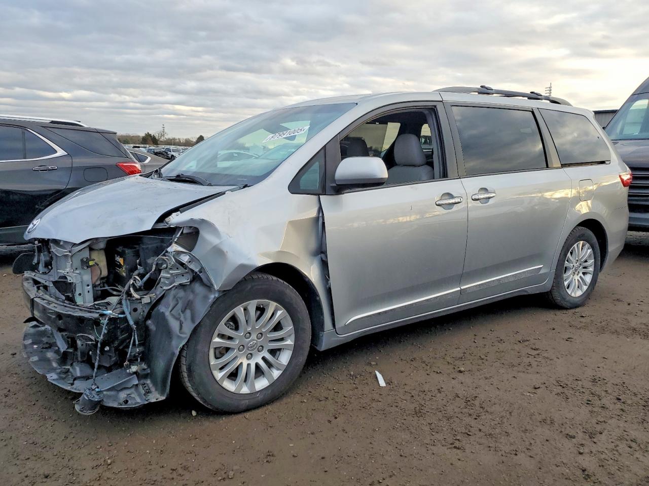 2015 TOYOTA SIENNA