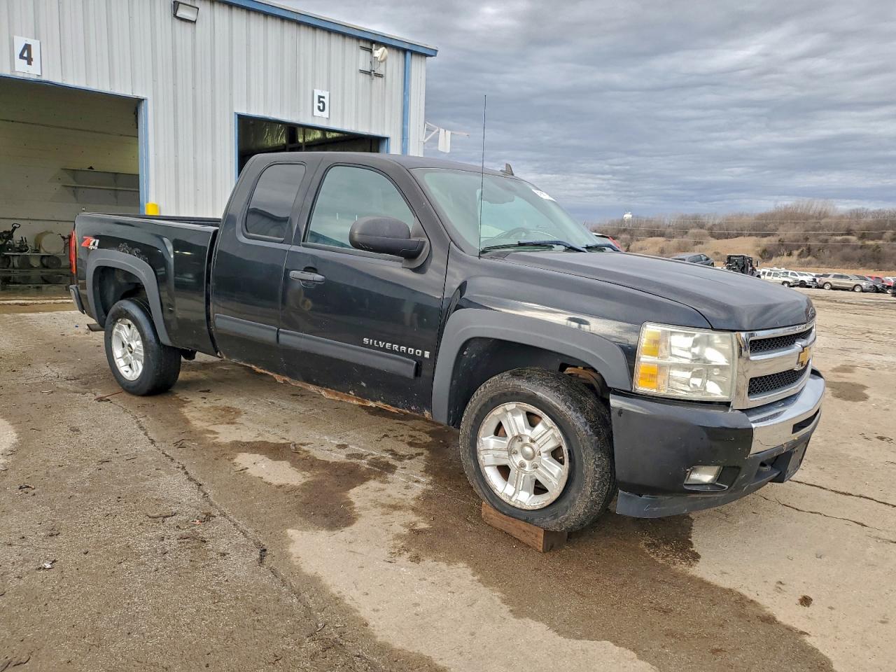 2009 CHEVROLET SILVERADO K1500 LT photo 4