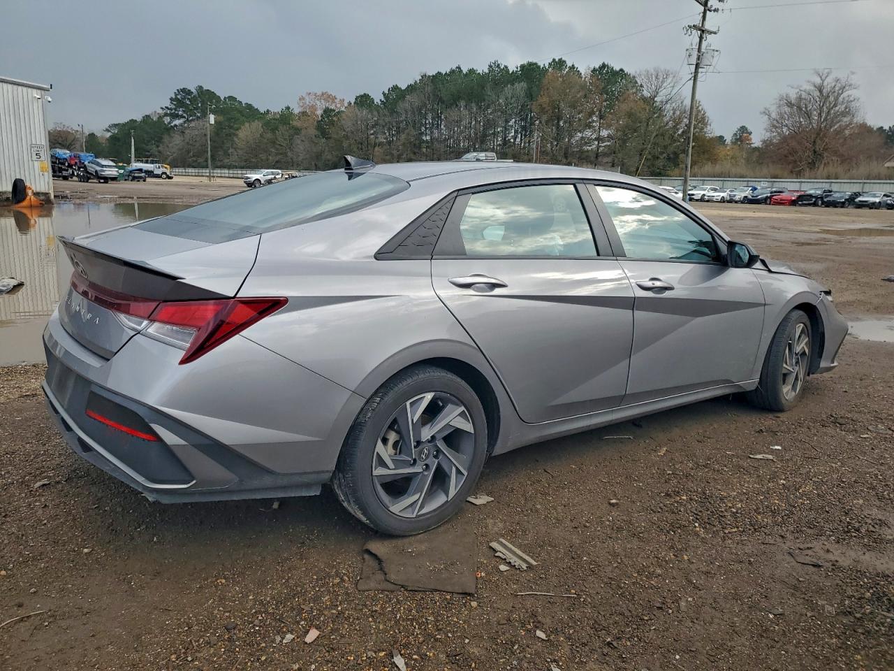 2025 HYUNDAI ELANTRA SEL SPORT photo 3