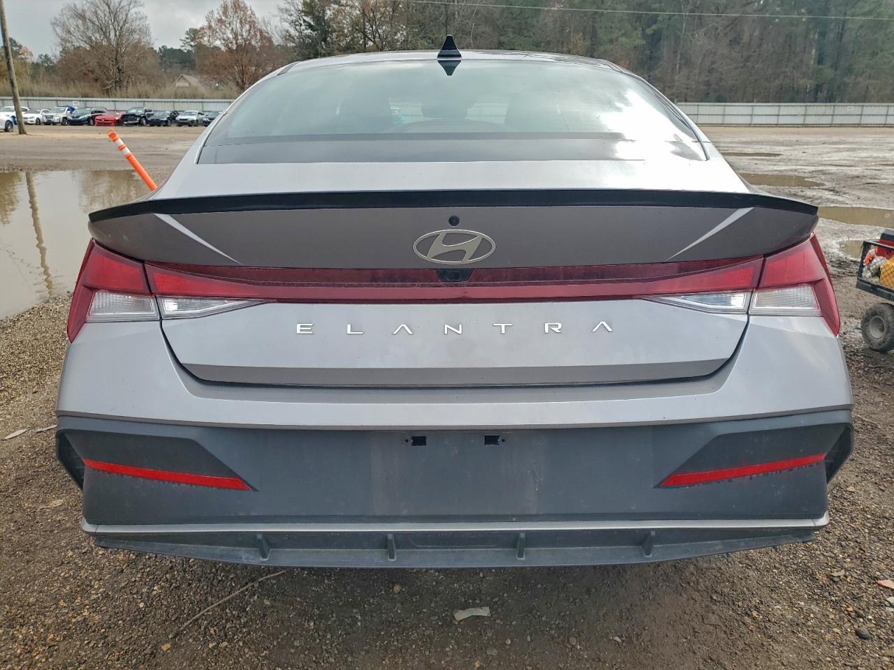 2025 HYUNDAI ELANTRA SEL SPORT photo 6