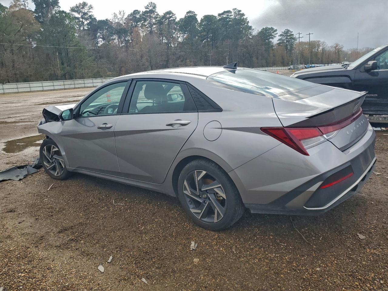 2025 HYUNDAI ELANTRA SEL SPORT photo 2