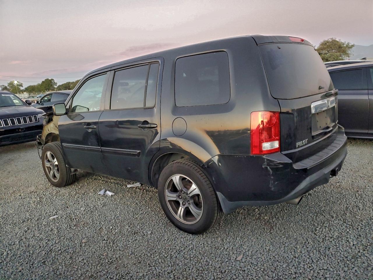 2015 HONDA PILOT SE photo 2