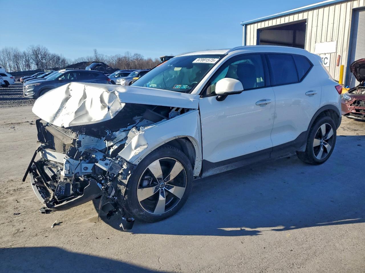 2020 VOLVO XC40