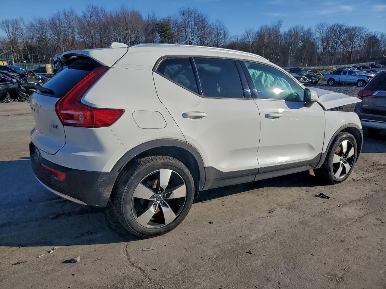 2020 VOLVO XC40 T5 MOMENTUM photo 3