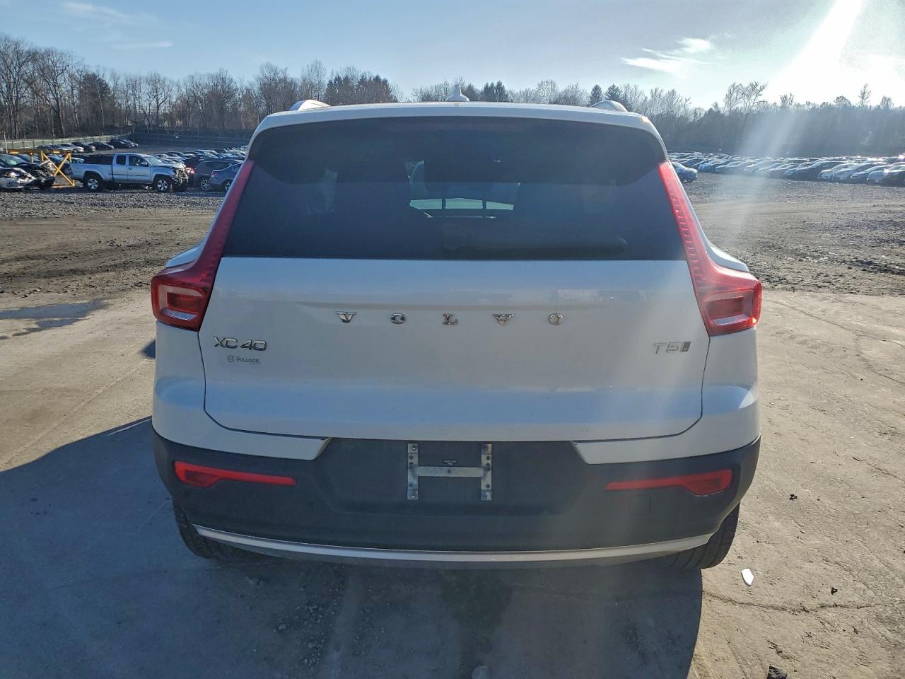 2020 VOLVO XC40 T5 MOMENTUM photo 6