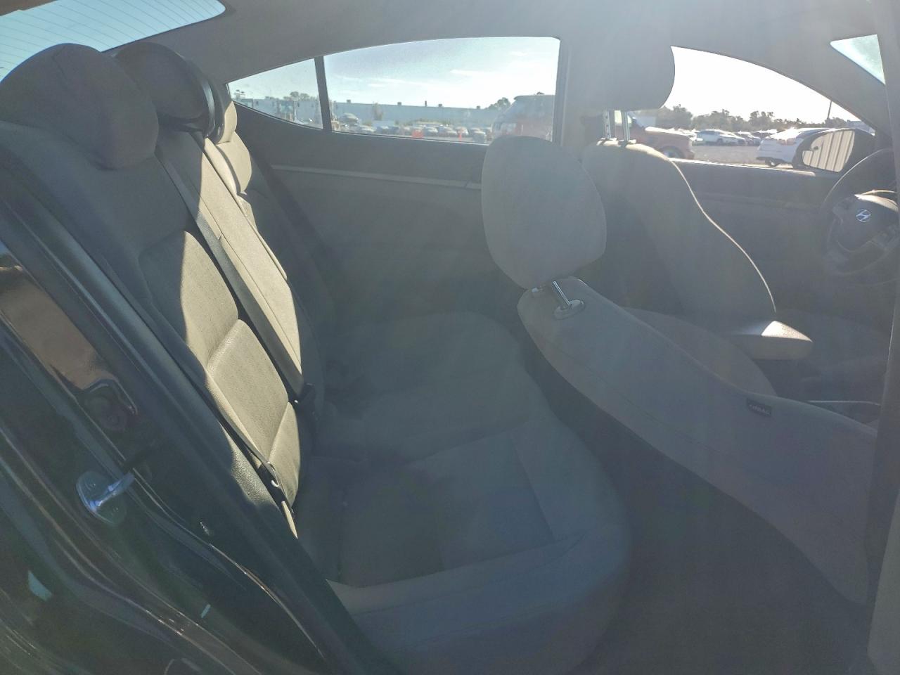2017 HYUNDAI ELANTRA SE photo 10