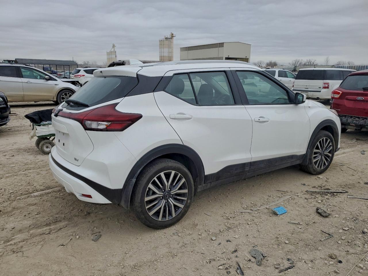 2023 NISSAN KICKS SV photo 3