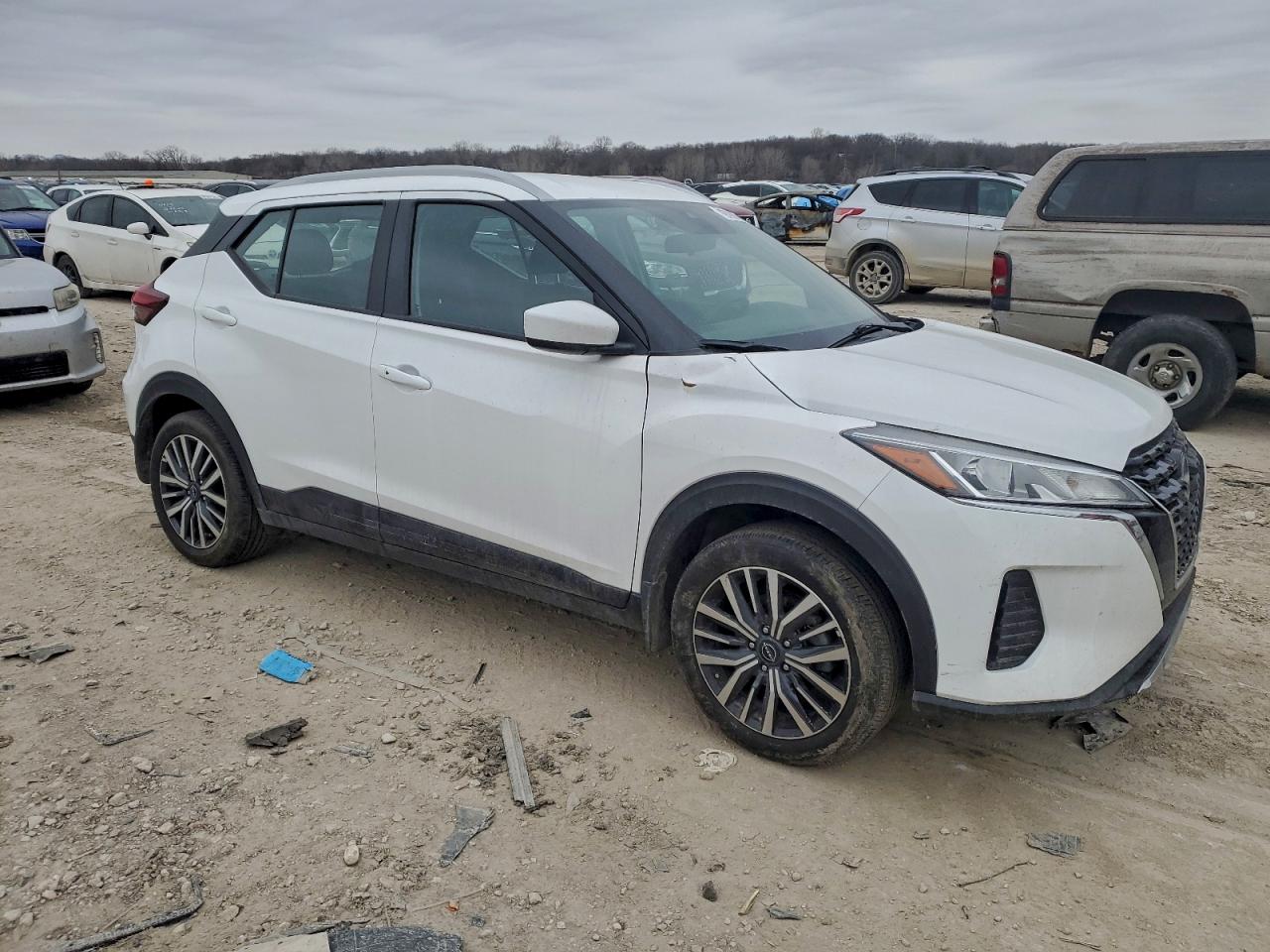 2023 NISSAN KICKS SV photo 4