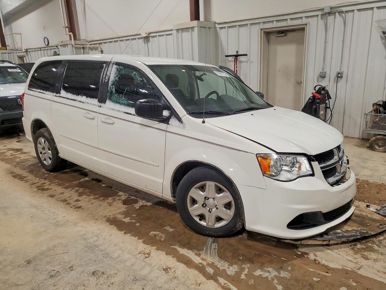 2011 DODGE GRAND CARAVAN EXPRESS photo 4