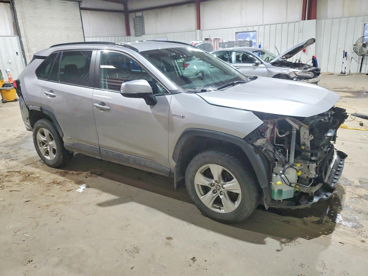 2021 TOYOTA RAV4 XLE photo 4