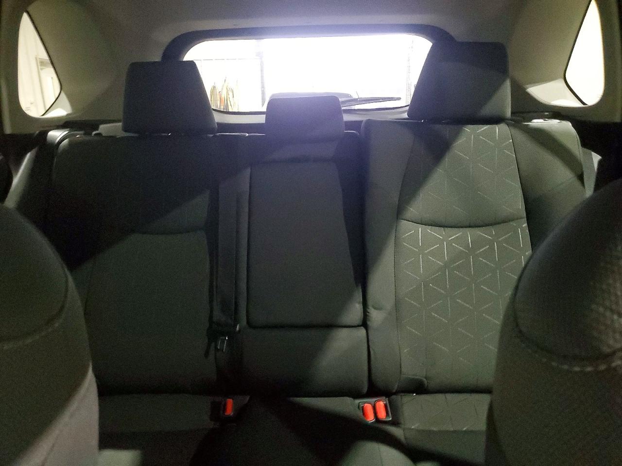 2021 TOYOTA RAV4 XLE photo 10