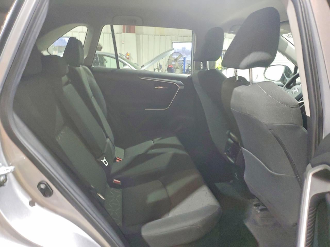 2021 TOYOTA RAV4 XLE photo 11