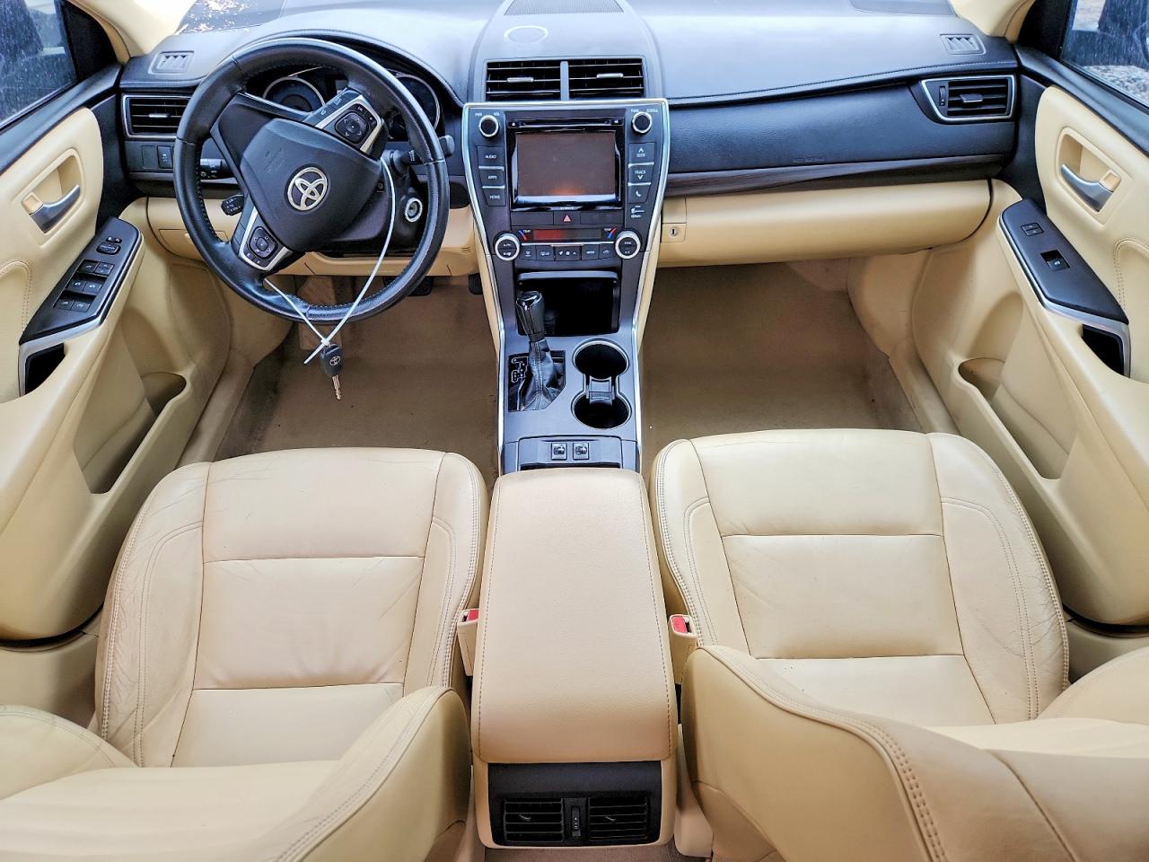 2016 TOYOTA CAMRY LE photo 8