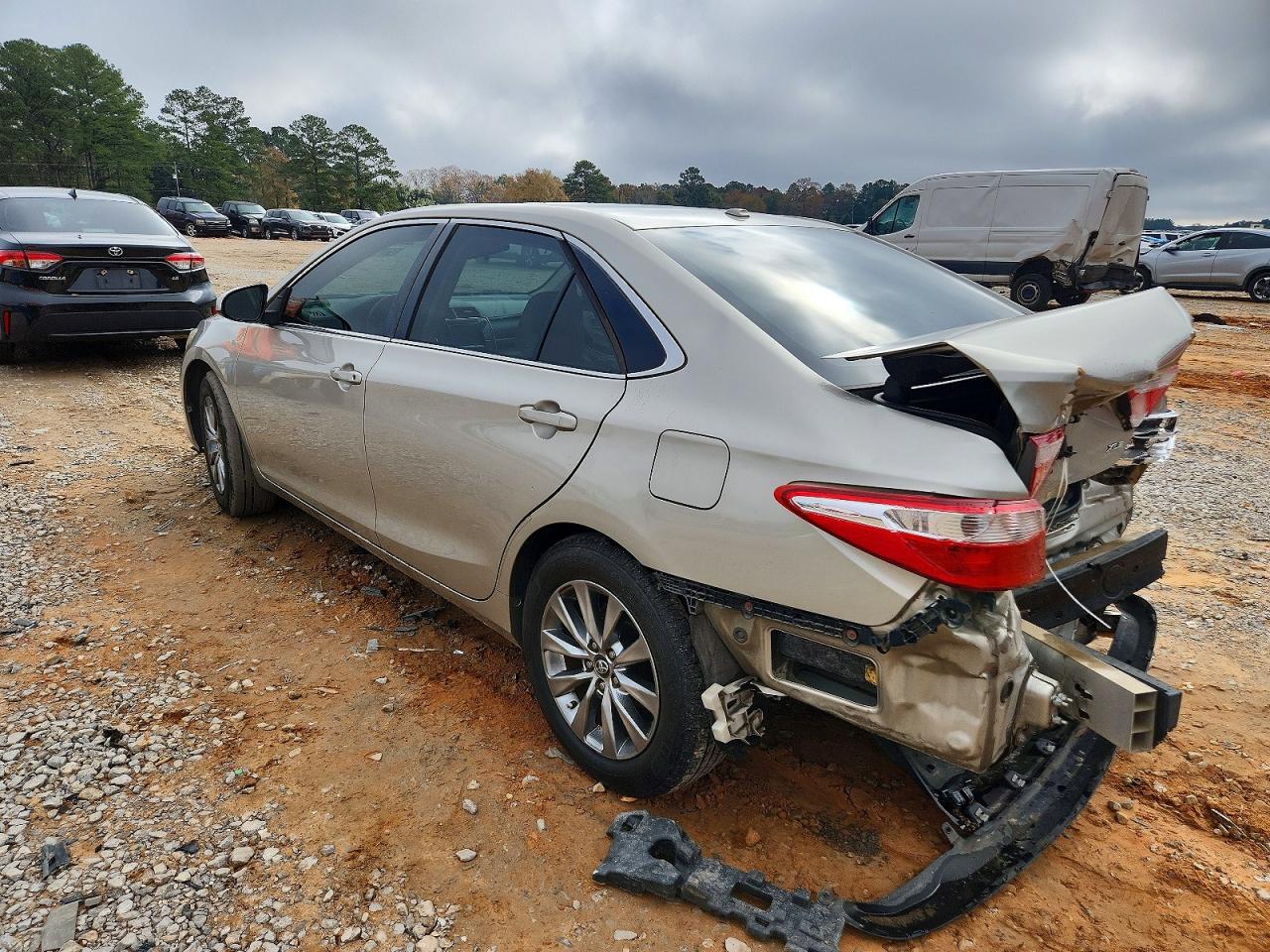 2016 TOYOTA CAMRY LE photo 2