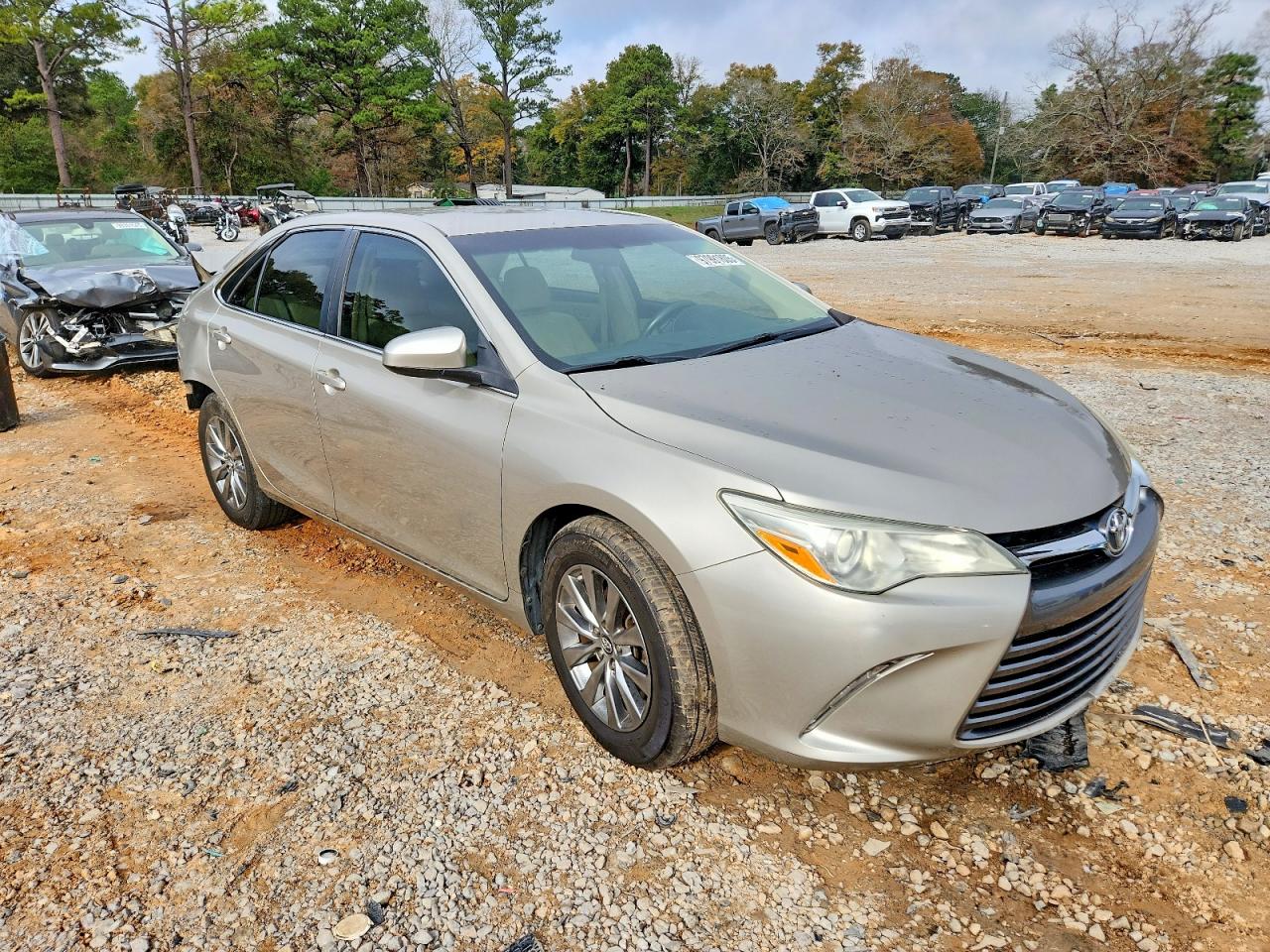 2016 TOYOTA CAMRY LE photo 4