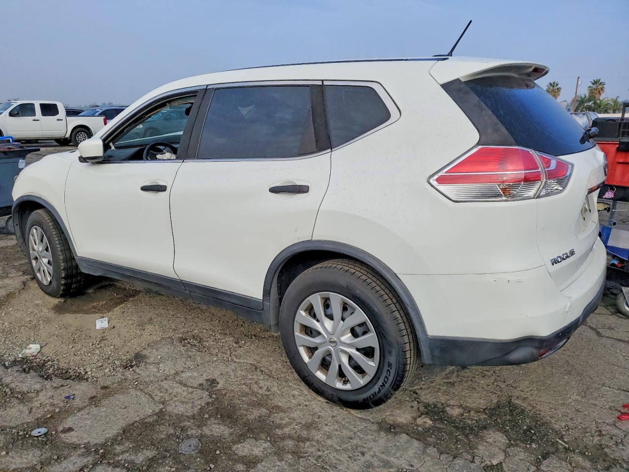 2016 NISSAN ROGUE S photo 2