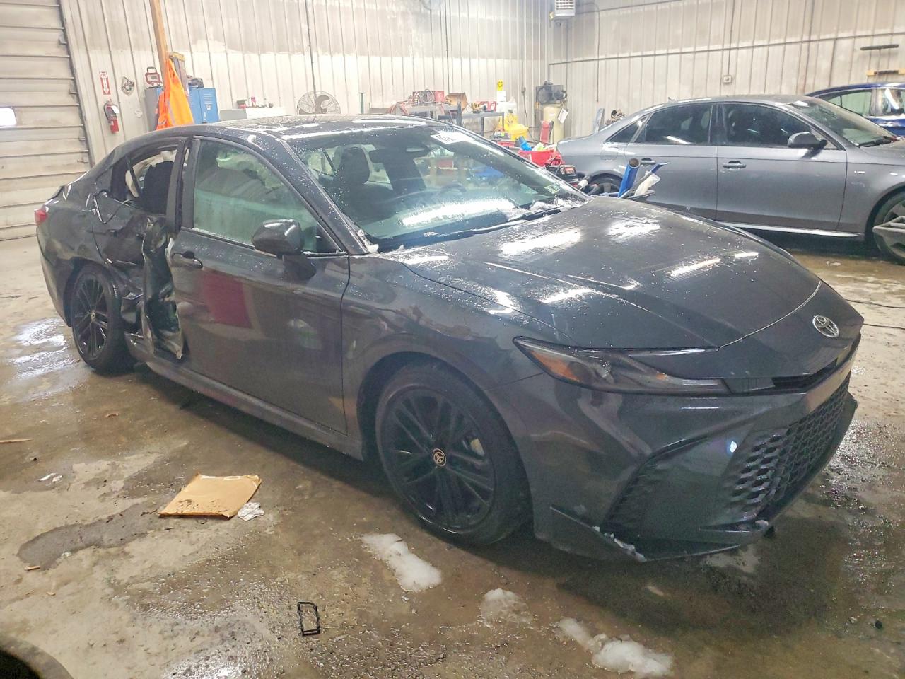 2025 TOYOTA CAMRY XSE photo 4