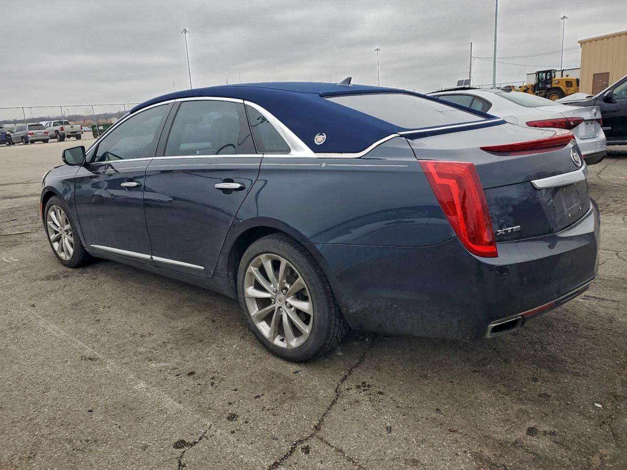 2013 CADILLAC XTS LUXURY COLLECTION photo 2