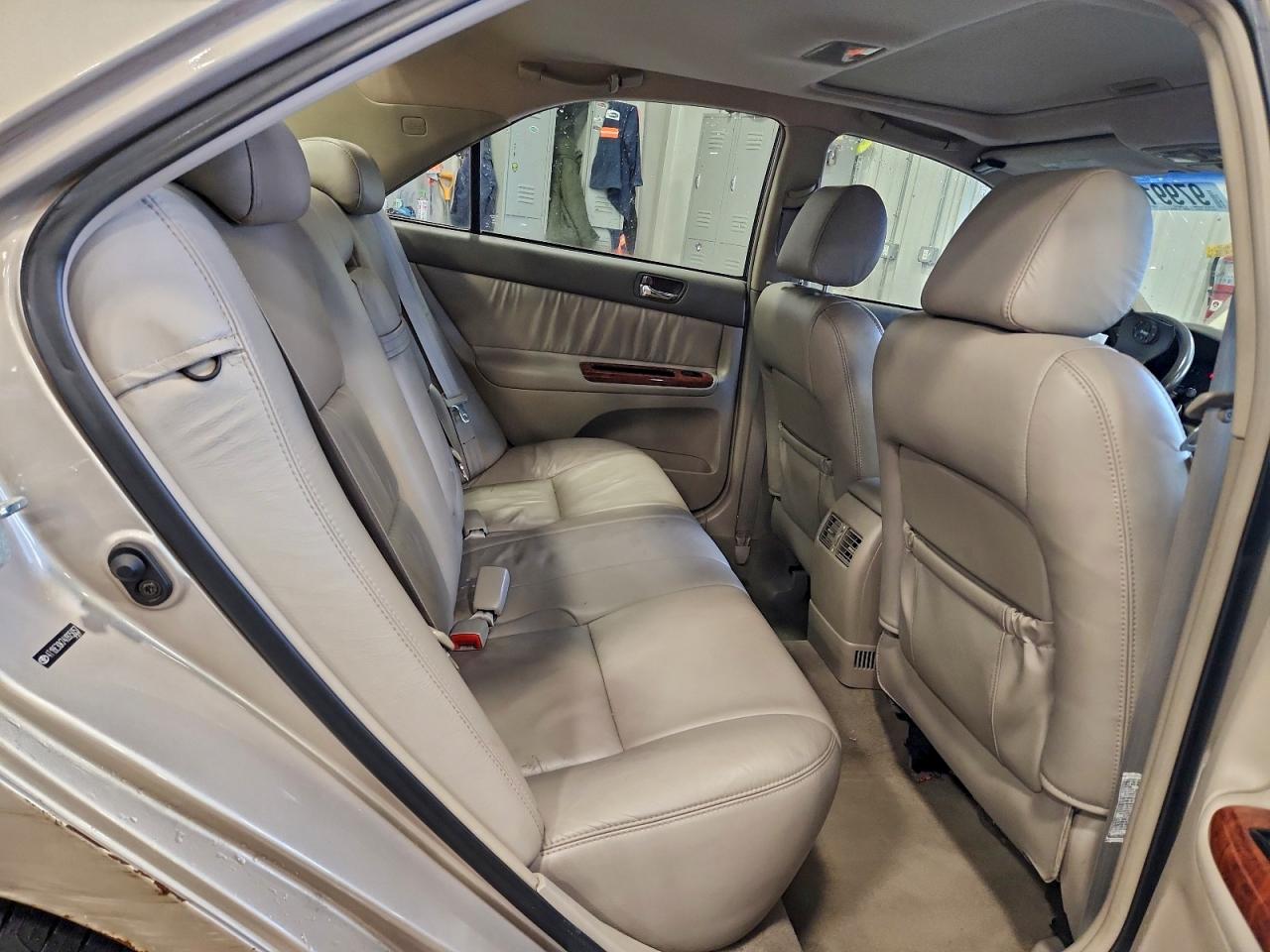 2004 TOYOTA CAMRY XLE photo 10