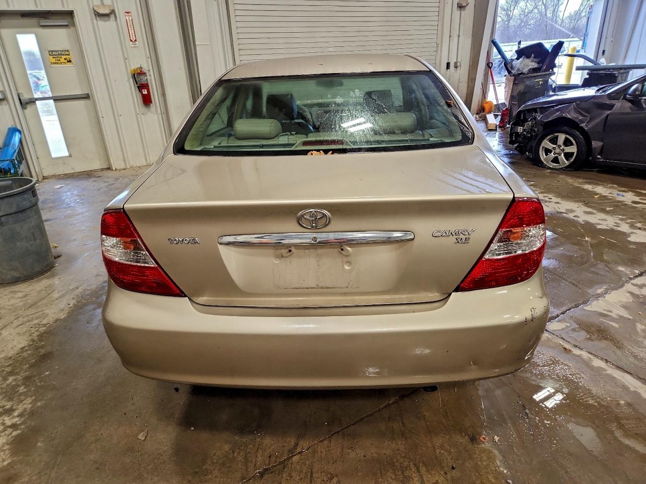 2004 TOYOTA CAMRY XLE photo 6
