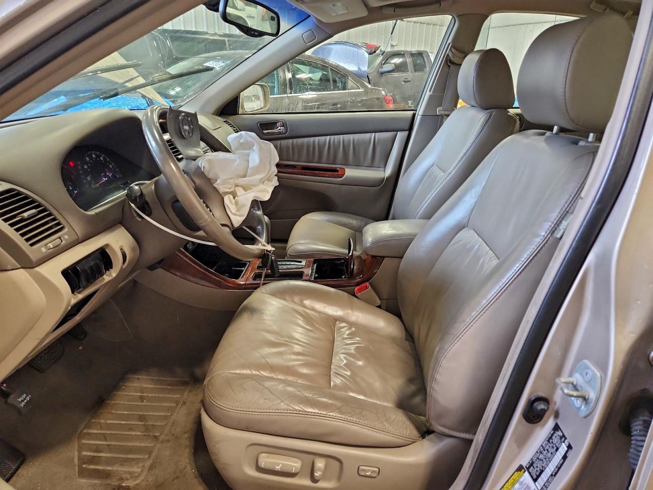 2004 TOYOTA CAMRY XLE photo 7