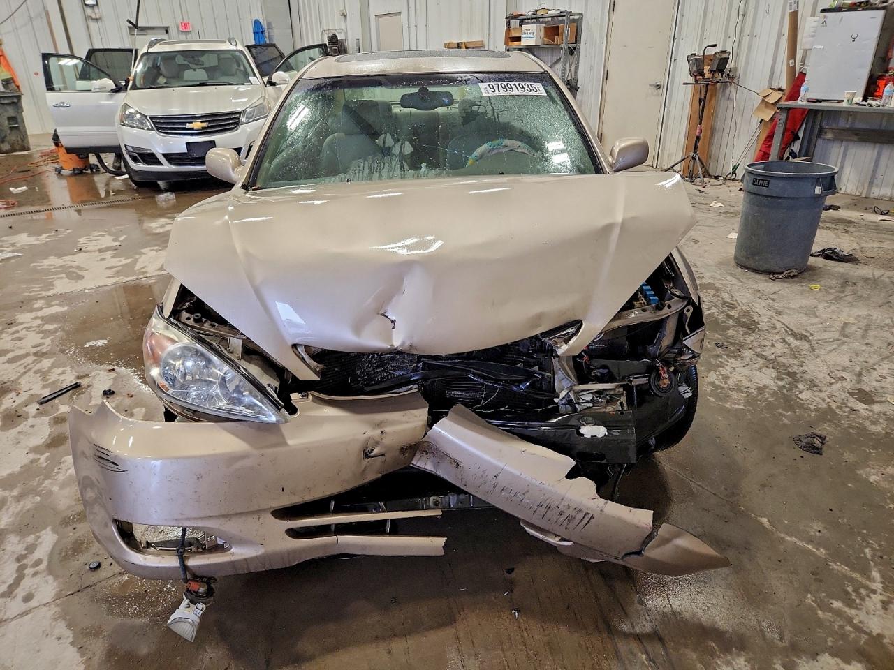 2004 TOYOTA CAMRY XLE photo 5