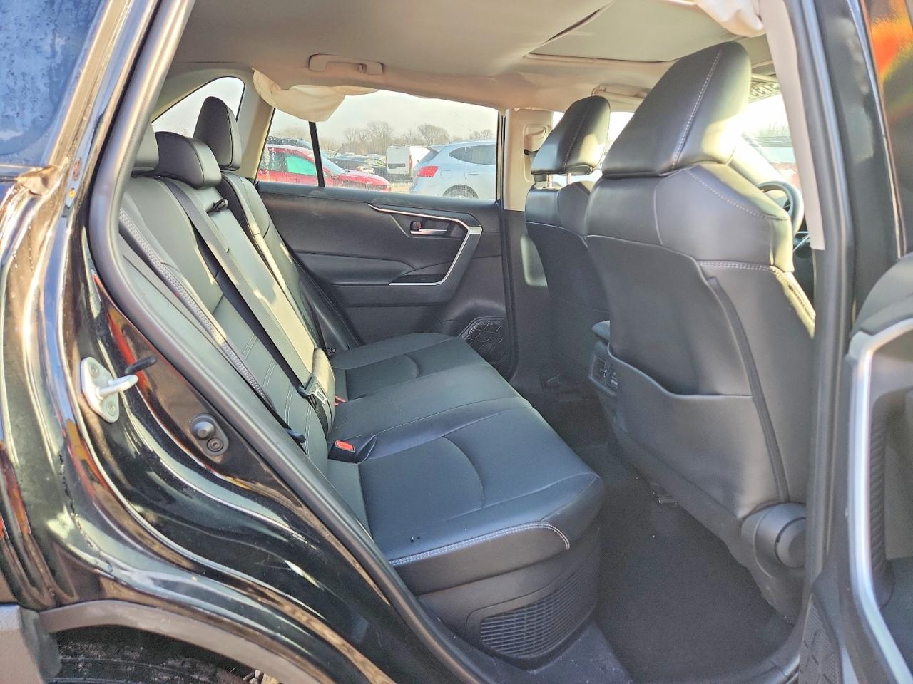 2022 TOYOTA RAV4 XLE PREMIUM photo 11