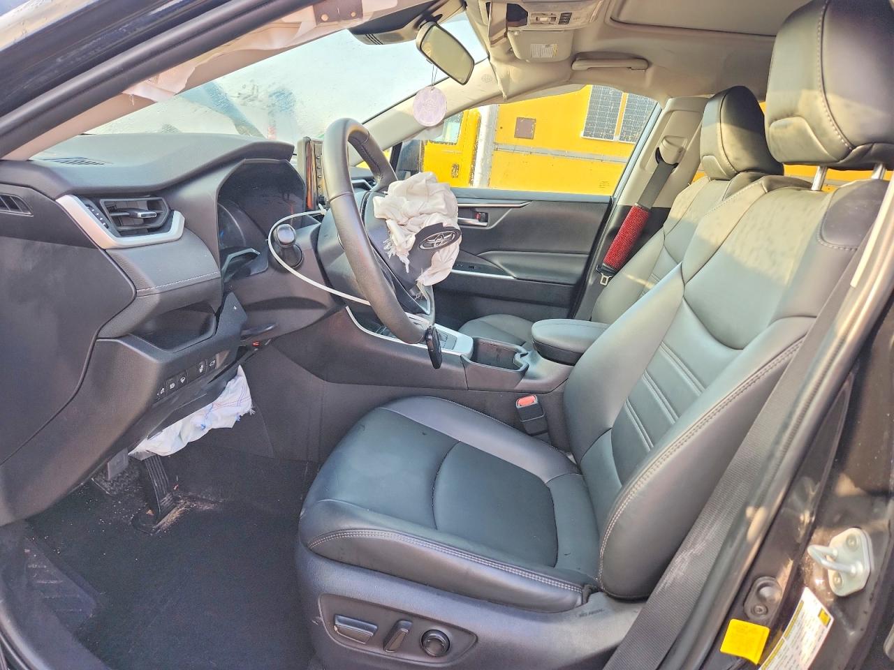2022 TOYOTA RAV4 XLE PREMIUM photo 7