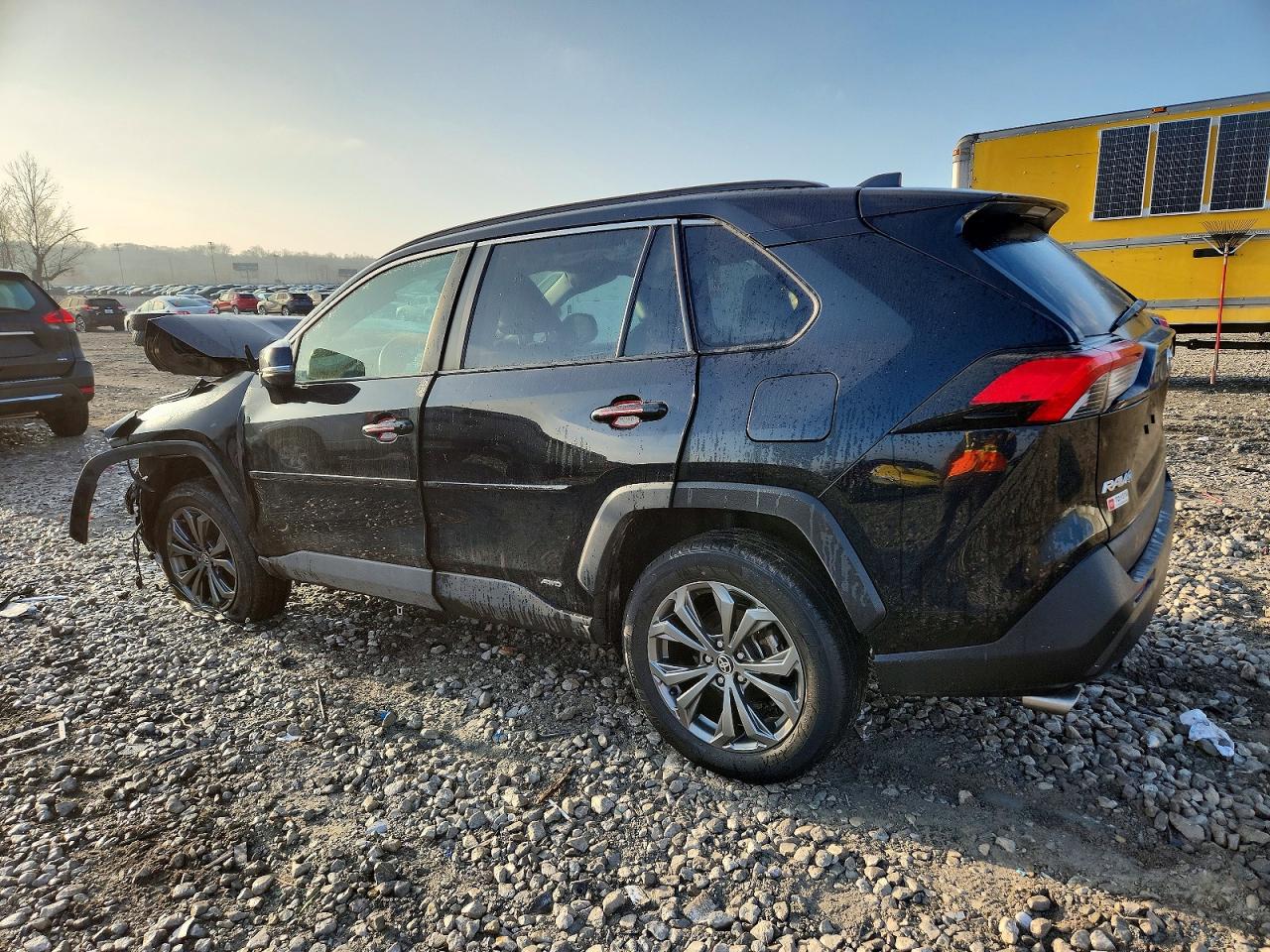 2022 TOYOTA RAV4 XLE PREMIUM photo 2
