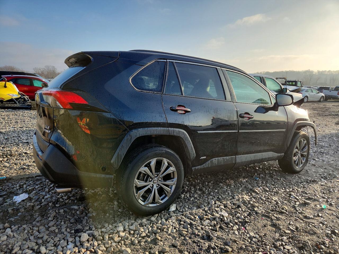2022 TOYOTA RAV4 XLE PREMIUM photo 3