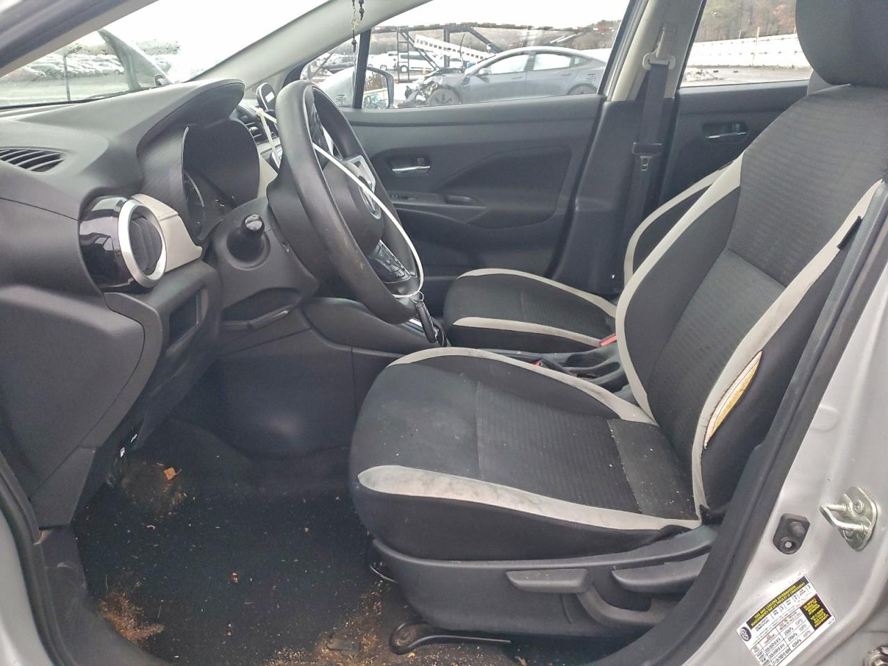2021 NISSAN VERSA SV photo 7