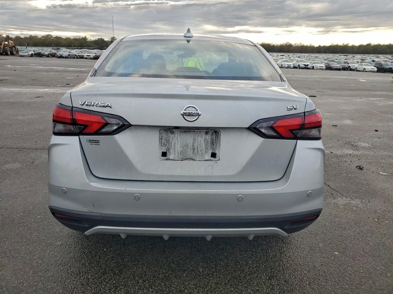 2021 NISSAN VERSA SV photo 6