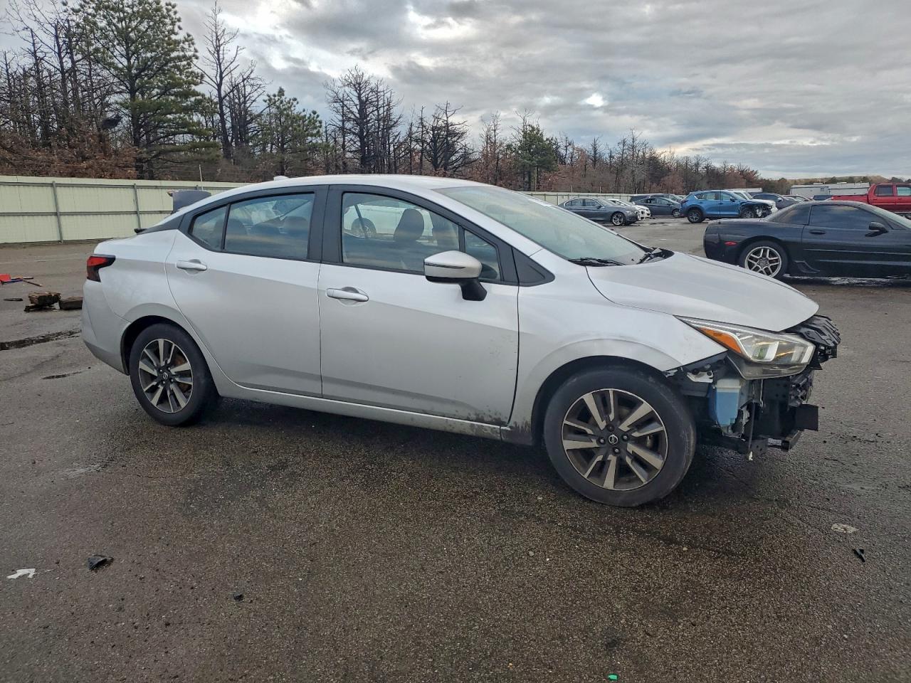 2021 NISSAN VERSA SV photo 4